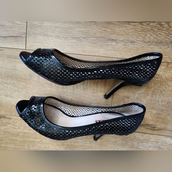 Vintage Prada Peep Toe Heels Pumps EU 38 Patent Leather Perforated - Picture 9 of 9